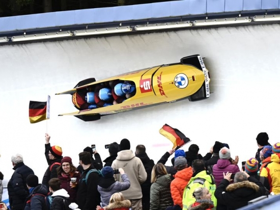 BOBSPORT -  FRIEDRICH SIEGT IN ALTENBERG