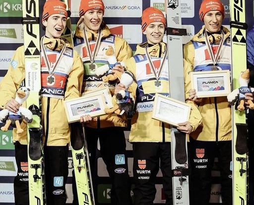 SKISPRINGEN - JWM-SILBER IM TEAM