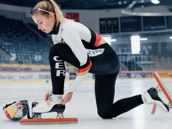 SHORT TRACK - ANNA SEIDEL WIEDER AUF DREI